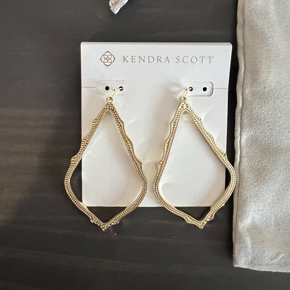Kendra Scott Sophia Drop Earrings.